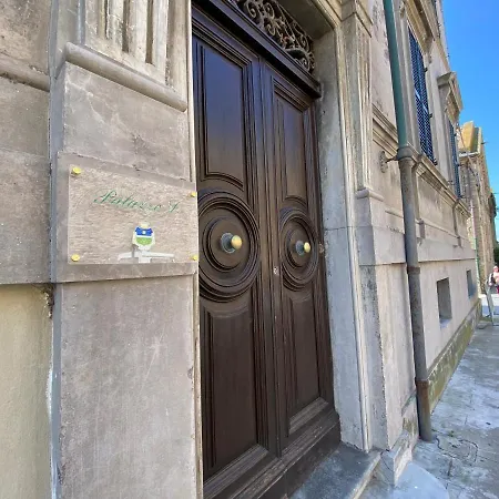 Palazzo Lucangeli פורטו רקנאטי